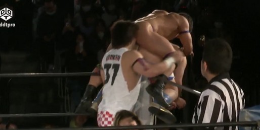 This Has Got To Be The Weirdest Wresting Moment Caught On Camera.