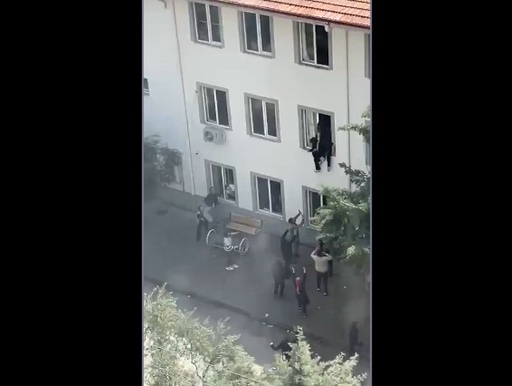 Senseless Act Of Violence At The Kahramanmaraş Ayser Çalık Middle School Located In Türkiye. Video Shows Students Jumping Out Of Windows To Avoid The Wrath Of The Shooter. 4 Students Have Reportedly Been Killed.
