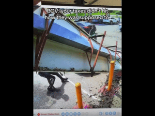 Worst Flop Ever. A Man In Jamaica Is Going Viral After Part Of A Building Collapsed And  He Appeared To Dramatically Tried To Take Advantage Of The Incident.