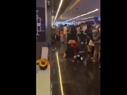 Meanwhile In Singapore, Child Sex Offender, Amos Yee Was Attacked By A By A Yuji Itadori Cosplayer At An Anime Convention