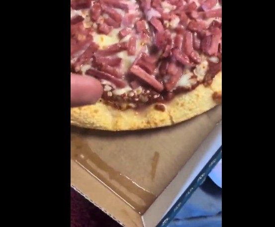 Is That 🥜Juice? A Woman Claims Her Pizza Was Tampered With After Making A Complaint To The Pizza Store Staff. BUT WHY IS SHE TOUCHING IT???