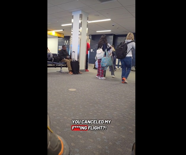Bro Cancelled His Girl’s Plane Ticket At The Airport After He Discovered She Was Cheating On Him!